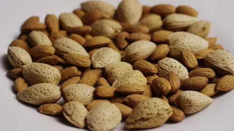 تصویر 1 از بادام درختی پوست کاغذی مناسب آجیل و دسر